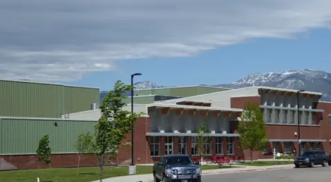 School 2 1600 1200 90